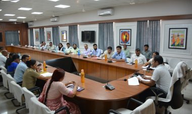 18 वर्ष से कम उम्र के नौजवानों  को शराब उपलब्ध करवाने वाले शराब ठेकों  का लाइसेंस निरस्त कर करें ठोस कार्यवाही - जिला कलेक्टर