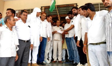 सुजानगढ़ को जिला बनाने के लिए सालासर में प्रदर्शन, उप तहसील का किया घेराव, जिला नहीं बनाने पर उग्र आन्दोलन की चेतावनी