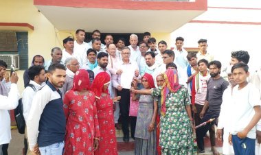 राष्ट्रपति के नाम उपखंड अधिकारी को दिया ज्ञापन