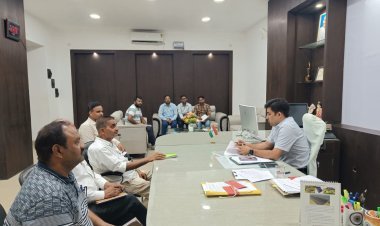 विशेष योग्यजन मतदाताओं की मतदान में शत प्रतिशत सहभागिता सुनिश्चित की जाए:जिला निर्वाचन अधिकारी