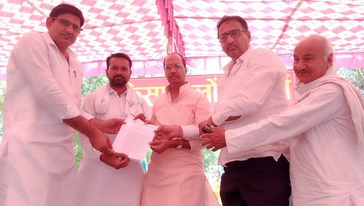 किसानों से मिला भाजपा प्रतिनिधिमंडल