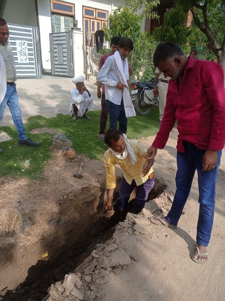 जिला कलेक्टर ने शिविर का निरीक्षण किया। अवेैध नल कनेक्शन को काटने के दिये निर्देश।