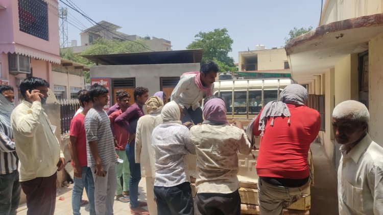 व्यक्ति ने फांसी लगाकर की आत्महत्या, पुलिस ने करवाया शव का पोस्टमार्टम