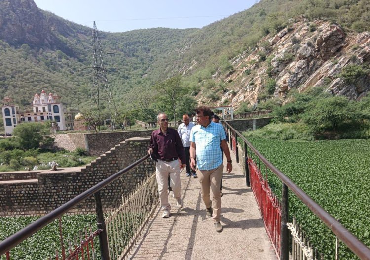 जिला कलक्टर ने किया जयसमंद बांध नहर का निरीक्षण कार्य में गुणवत्ता बरतने तथा शीघ्र कार्य पूरा करने के दिए निर्देश
