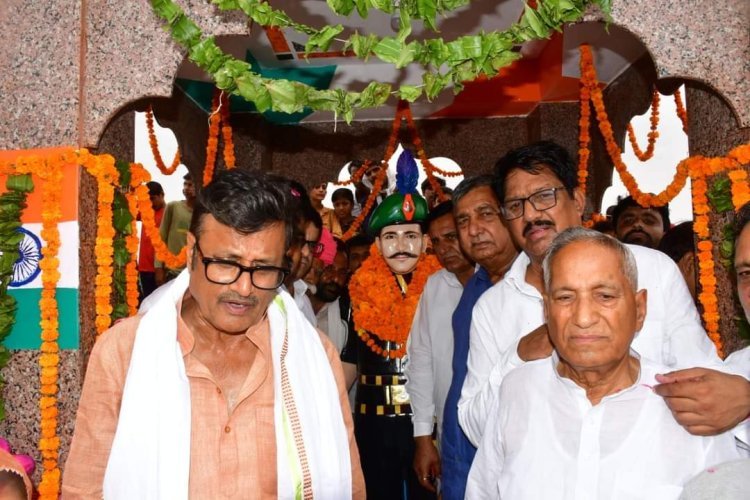 तोगावास गाँव में नेता प्रतिपक्ष राठौड़ ने शहीद की मूर्ति का अनावरण किया