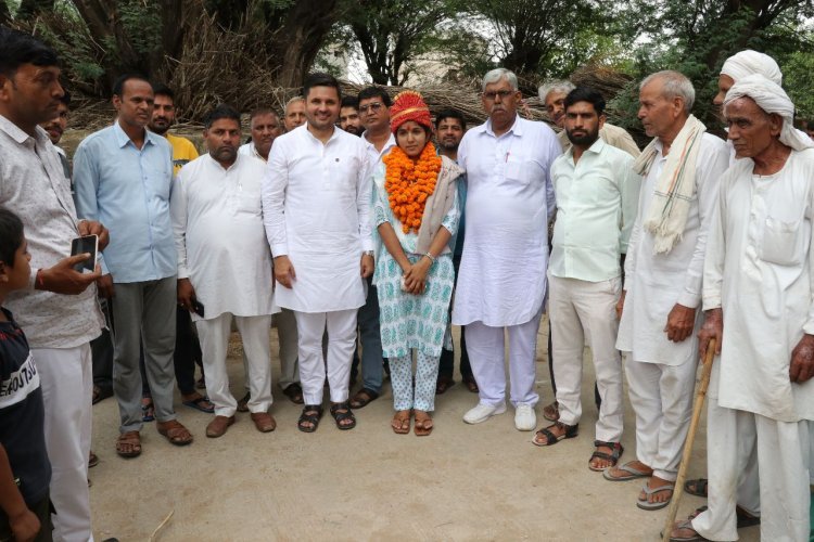 विधायक ने पूजा के असिस्टेंट प्रोफेसर पद पर चयन होने पर किया सम्मान