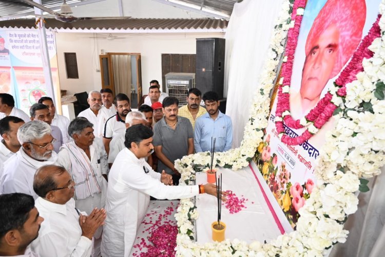 सामाजिक न्याय एवं अधिकारिता मंत्री जूली सहित जनप्रतिनिधियों ने स्व लेखराम ठेकेदार को की श्रद्धांजलि अर्पित