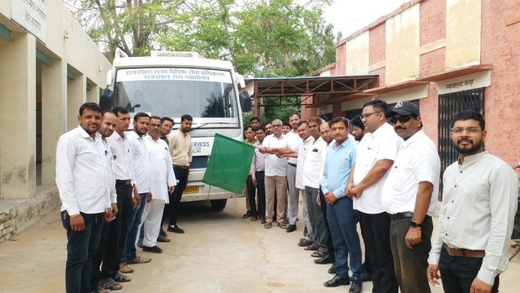 न्यायिक मजिस्ट्रेट ने हरी झंडी दिखाकर मोबाइल वैन रवाना की 