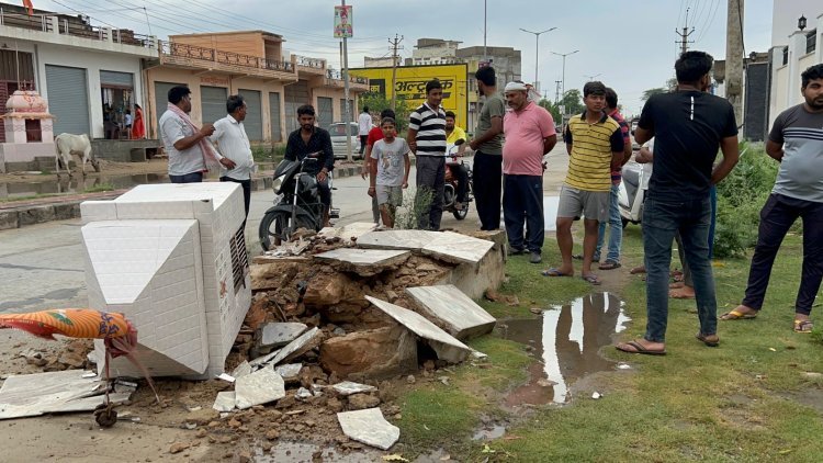 बालाजी मंदिर को कार ने मारी टक्कर ,कार चालक गाड़ी लेकर फरार..