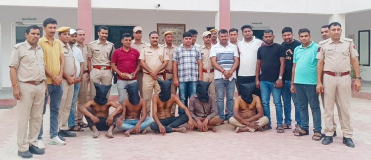 डैकतों ने की फायरिंग, पुलिस ने दिया जवाब एक डकैत हुआ घायल,