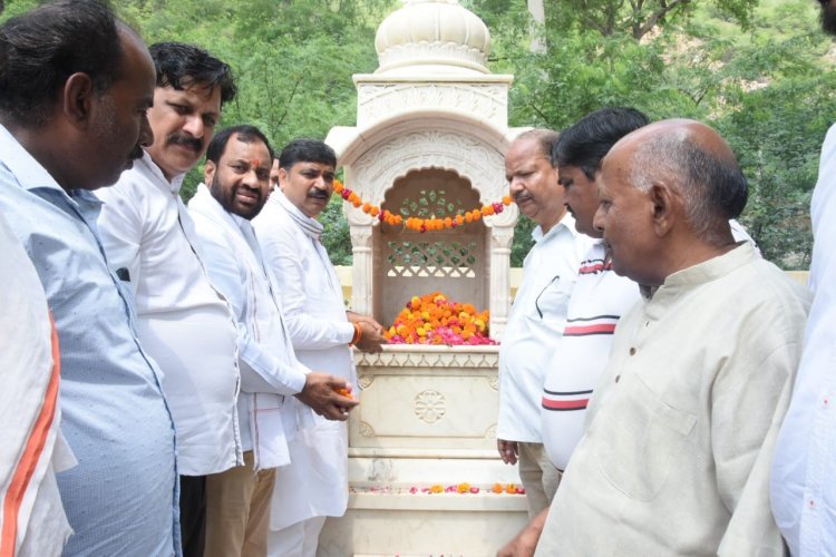 'युवरानी महिंद्रा कुमारी दीन दुखियों की सेवा करने वाली सख्सियत भी थी