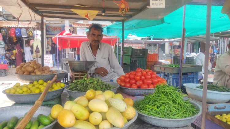 टमाटरों के भावों में अचानक आया उछाल, महंगी सब्जियां बिगाड़ रही हैं रसोई का बजट