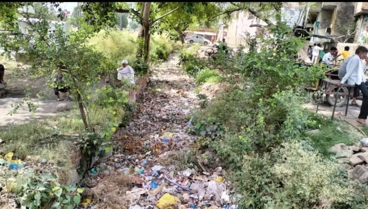 पालिका का खजाना नहीं खाली, फिर भी शहर में चहुंओर बदहाली  विकास कार्य नहीं होने से आमजन में रोष, नहीं हो रहा कोई नया कार्य
