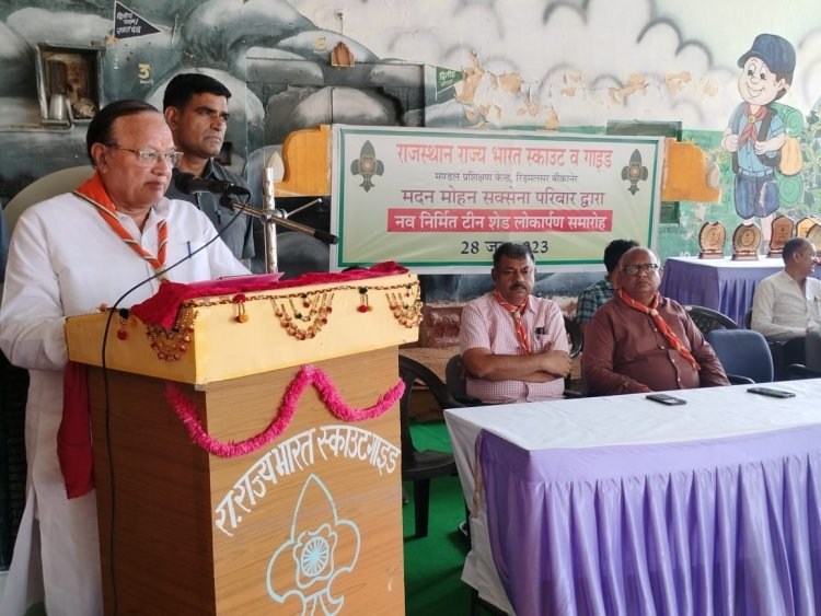 शिक्षा मंत्री ने किया टीन शेड का लोकार्पण सक्सेना परिवार द्वारा करवाया गया है निर्माण