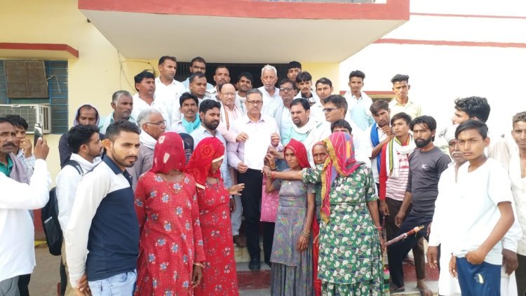 राष्ट्रपति के नाम उपखंड अधिकारी को दिया ज्ञापन