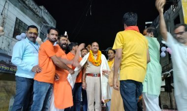 हनुमान भक्त मंडल के संयोजक सत्यनारायण सेन थाना अधिकारी प्रकाश सिंह राठौड़ का सामाजिक सरोकार को लेकर सम्मान  