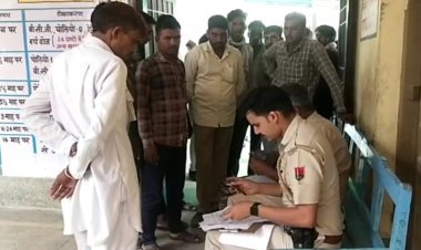 बाइक और तेल से भरे टैंकर की जबरदस्त भीड़ में बाइक सवार 1 की मौत, 1 हुआ घायल, पुलिस ने करवाया मृतक के शव का पोस्टमार्टम