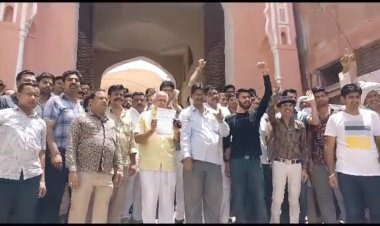 श्री डूंगरगढ़ प्रकरण में नाबालिग लड़की को बरामद करने की मांग, सर्व समाज के लोगों ने प्रदर्शन कर दिया ज्ञापन