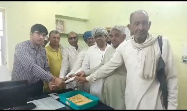 बिजली की समस्या के समाधान की मांग, ग्रामीणों ने बिजली विभाग अधिकारी को दिया ज्ञापन