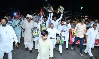 किसानों ने खाली पींपे बजाकर कलक्टर और जिला पुलिस अधीक्षक को जगाया 18 जुलाई को करेंगे कलेक्ट्री ठप