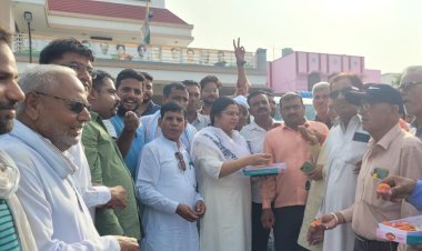 रफीक मंडेलिया को पीसीसी उपाध्यक्ष बनाए जाने कार्यकर्ताओं ने बांटी मिठाई की आतिशबाजी