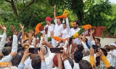 पीसीसी में सचिव बनने पर रैली के रूप में धन्यवाद देने पहुंचे फूलबाग