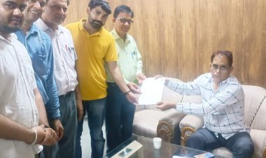 मुख्यमंत्री के नाम एडीएम को सौंपा मांग पत्र 