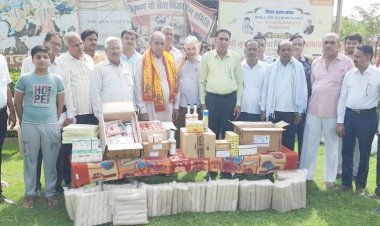 इन्द्रराज खींचड के कांग्रेस जिलाध्यक्ष बनने पर गौशाला में दवाएं व सर्जीकल सामग्री प्रदान की