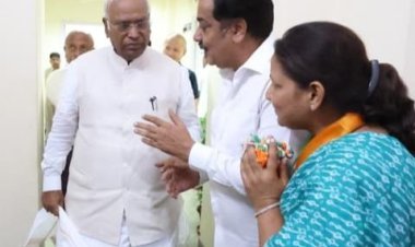 राष्ट्रीय नेताओं से मिले ऑल इंडिया कांग्रेस कमेटी सदस्य तनवीर खान 