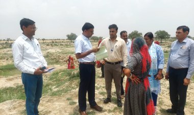 जिला कलक्टर ने कुजटी में की जनसुनवाई  मनरेगा कार्य, स्कूल तथा उप स्वास्थ्य केन्द्र का किया निरीक्षण