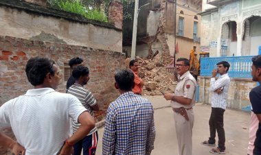 हवेली की दीवार ढह , बड़ा हादसा टला 