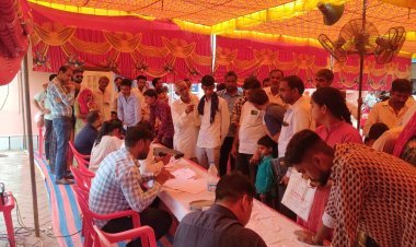 विशेष योग्यजन लाभान्वित शिविर में नजर आई अव्यवस्थाओं पर प्रधान प्रतिनिधि ने जताई नाराजगी, शिविर लगाकर किया आमजन को परेशान