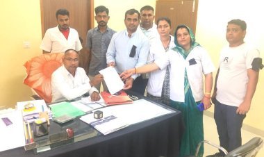 संयुक्त नर्सेज संघर्ष समिति व आरएनयू ने धनाऊ में मुख्यमंत्री के नाम तहसीलदार धनाऊ को सौंपा ज्ञापन