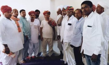 गंगासरा में विद्यालय कर्मोन्नत होने पर विधायक निवास पहुंच ग्राम वासियों ने किया आभार व्यक्त