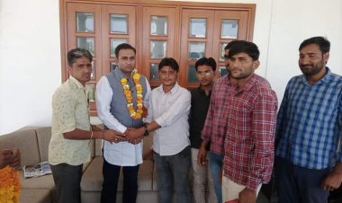 राठौड के पीसीसी सचिव बनने पर स्वागत किया।