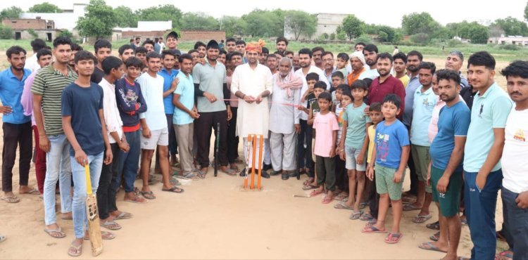 बाबा दयागिरी महाराज क्रिकेट प्रतियोगिता का हुआ शुभारंभ
