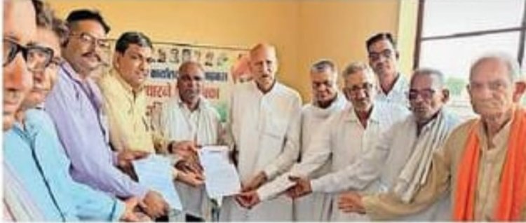 जांगिड़ छात्रावास भूमि आवंटन के लिए विधायक को सौंपा ज्ञापन