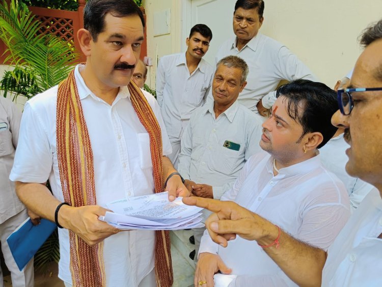 विप्र फाउण्डेशन अलवर के पदाधिकारियों ने पूर्व केन्द्रीय मंत्री सिंह को सौंपा ज्ञापन
