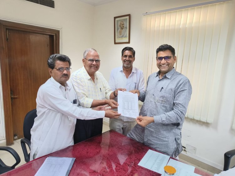 नीमकाथाना जिले में शामिल करने की मांग को लेकर राजस्व मंत्री से मिला प्रतिनिधि मंडल