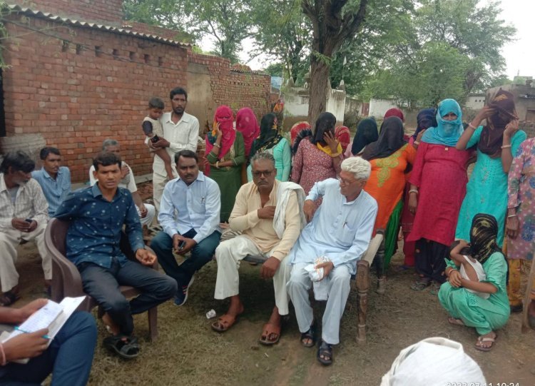 मौहल्ला धाणकान में बरसाती पानी भरने से घरों में पानी ने लोगों को घर से बाहर निकलने को किया मजबूर 