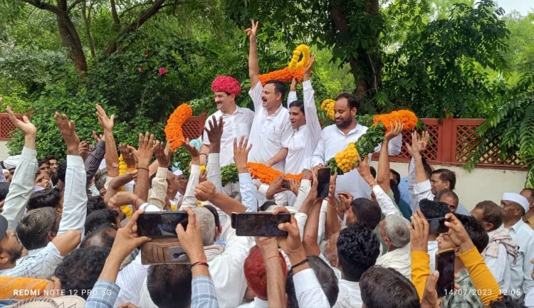 पीसीसी में सचिव बनने पर रैली के रूप में धन्यवाद देने पहुंचे फूलबाग