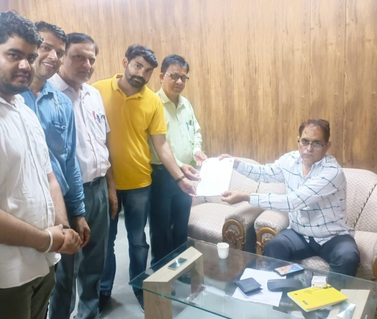 मुख्यमंत्री के नाम एडीएम को सौंपा मांग पत्र