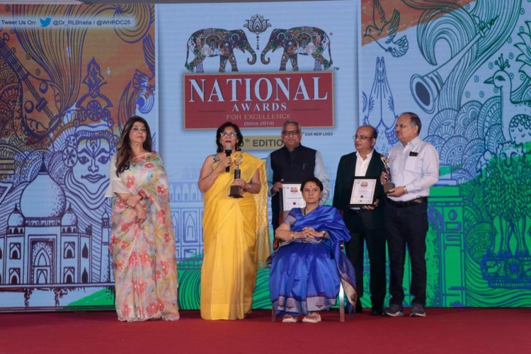 मुंबई में आवासन आयुक्त को 'एग्जमप्लरी लीडर ऑफ द ईयर' और मंडल को 'एक्सीलेंस इन पीएसयू' अवार्ड से किया गया सम्मानित