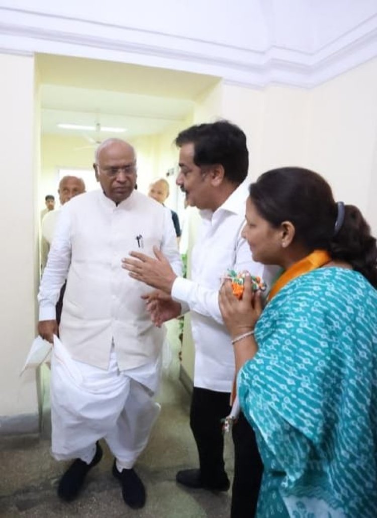 राष्ट्रीय नेताओं से मिले ऑल इंडिया कांग्रेस कमेटी सदस्य तनवीर खान 