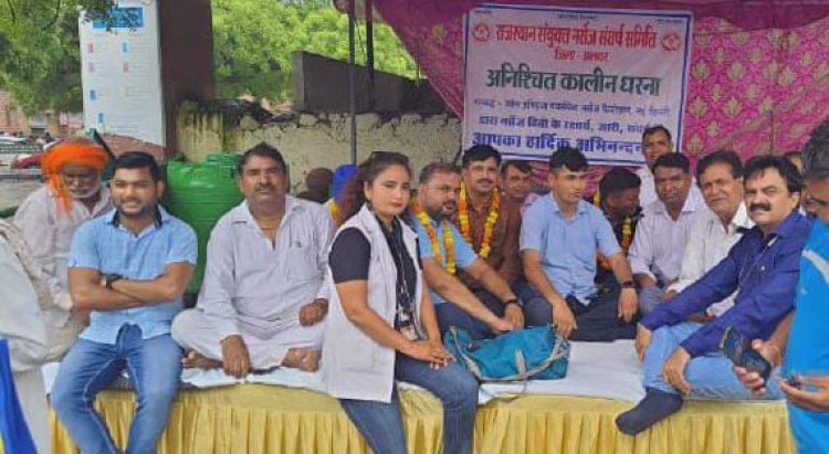 नर्सेज का अनिश्चितकालीन धरना शुरू, सौपा ज्ञापन