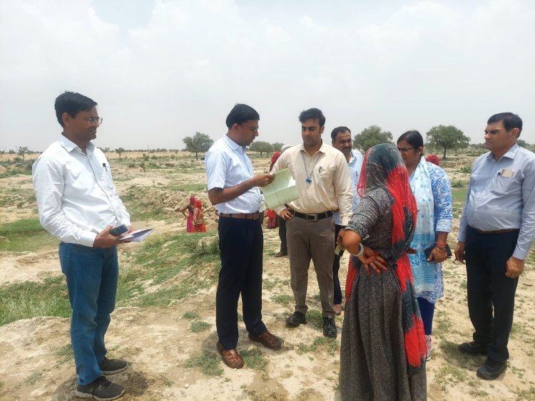 जिला कलक्टर ने कुजटी में की जनसुनवाई  मनरेगा कार्य, स्कूल तथा उप स्वास्थ्य केन्द्र का किया निरीक्षण