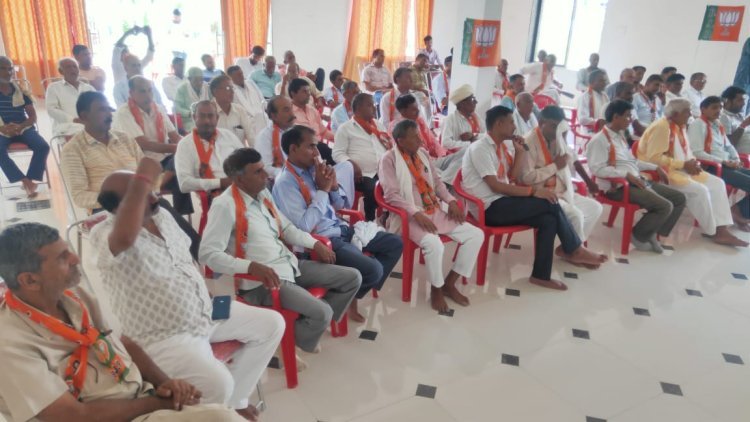 पीएम की सीकर में आयोजित सभा को लेकर भाजपा मंडल कांवट की मीटिंग आयोजित मीटिंग में कार्यक्रताओं को दी व्यवस्थाओं की जिम्मेदारी