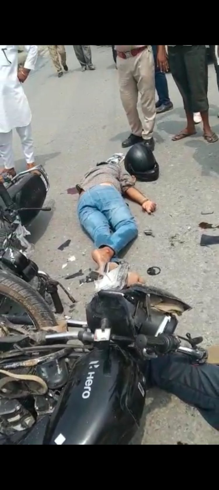 आमने सामने बाइक की भिड़ंत से दो की मौत, तीन घायल