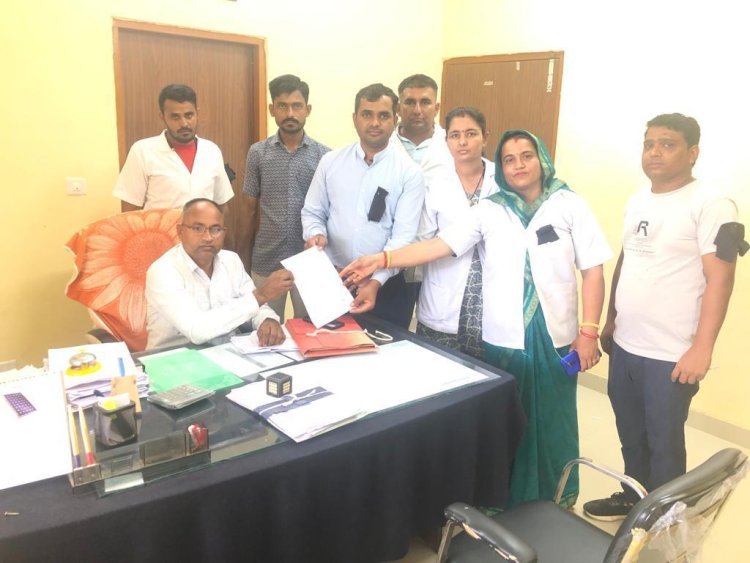 संयुक्त नर्सेज संघर्ष समिति व आरएनयू ने धनाऊ में मुख्यमंत्री के नाम तहसीलदार धनाऊ को सौंपा ज्ञापन