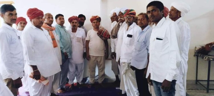 गंगासरा में विद्यालय कर्मोन्नत होने पर विधायक निवास पहुंच ग्राम वासियों ने किया आभार व्यक्त